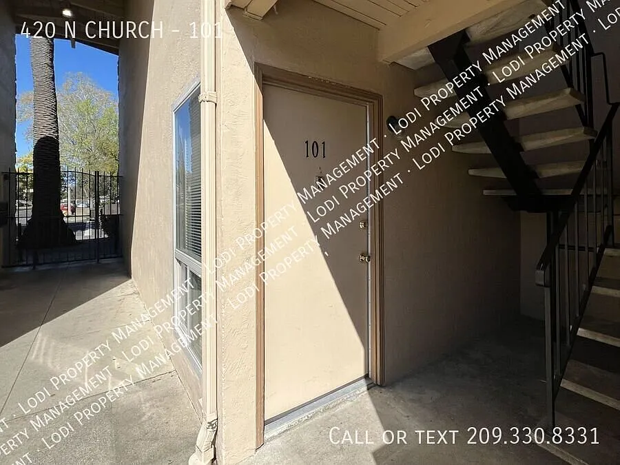 420 N Church St — Photo 2
