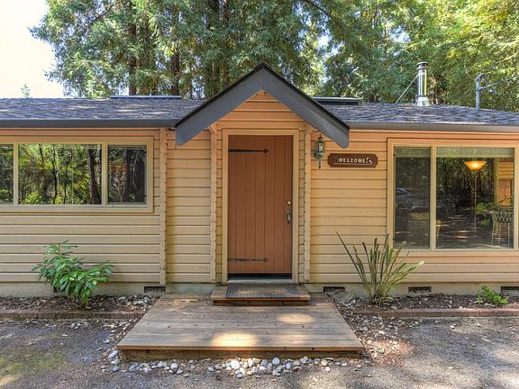 4th image of 45640 Pacific Woods Road