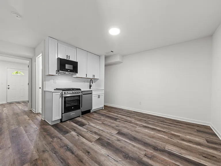 425 S Church St #2 — Photo 7