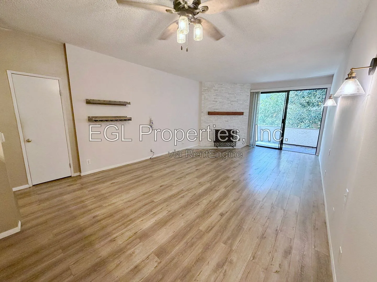 1 bed, 1.0 bath, 812 sqft, $2,995 — Photo 4