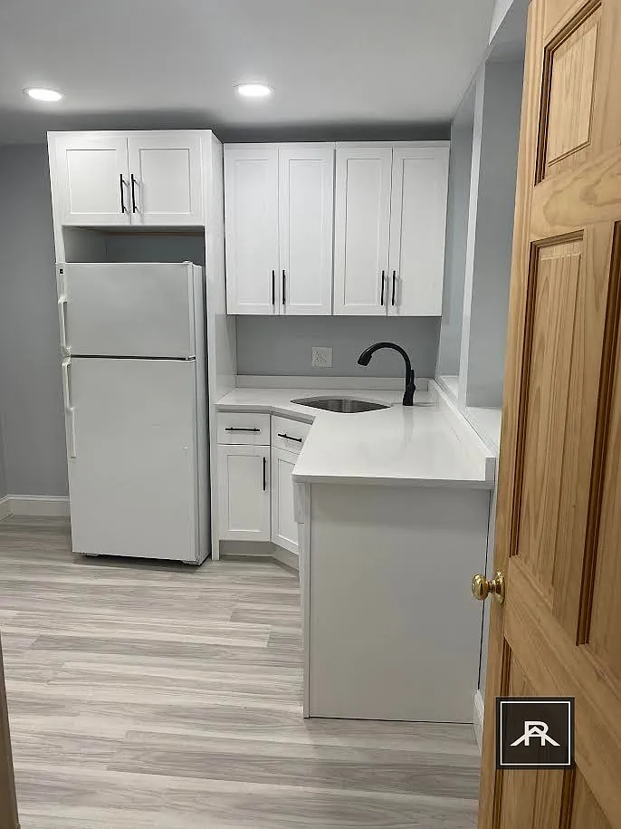 3 bed, 1.0 bath, $3,200 — Photo 1