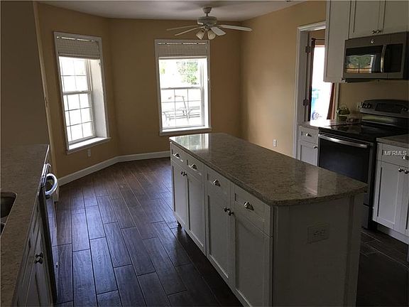 4th image of 26609 Lawrence Ave