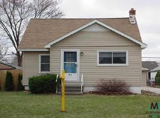 182 Hickory Dr, Troy, MI