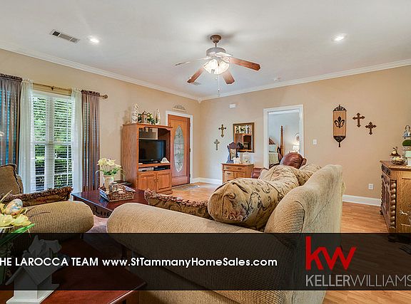 5th image of 1033 Oak Crest Dr