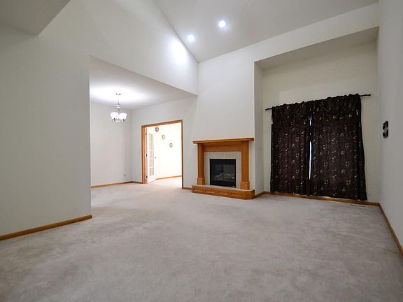5th image of 900 67th St Unit 703