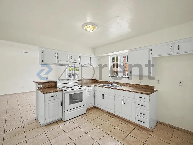 1308 Flower St #A — Photo 10