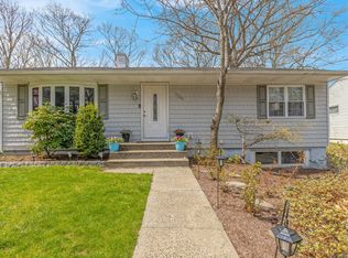 654 Bradley St, East Haven, CT 06512
