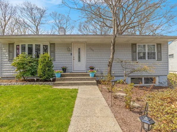 654 Bradley Street, East Haven, CT 06512