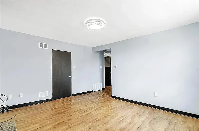 4 bed, $3,200 — Photo 3