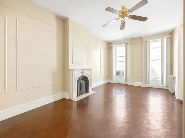 578 Bergen Street image 4 of 30