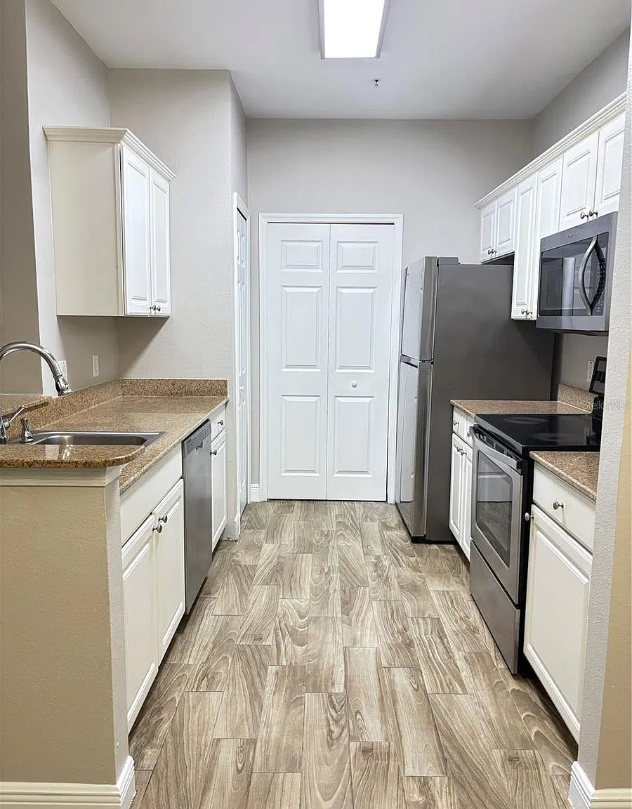 3 bed, 1453 sqft, $2,300 — Photo 2