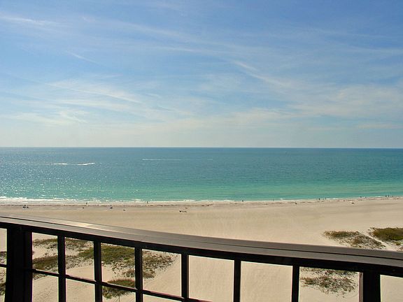 PURE GULF FRONT location - walk out to the Beach!