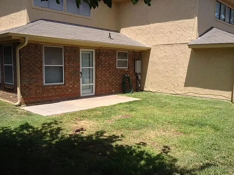 527 Essex Pl — Photo 9