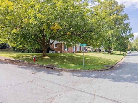 4th image of 136 Westover Dr