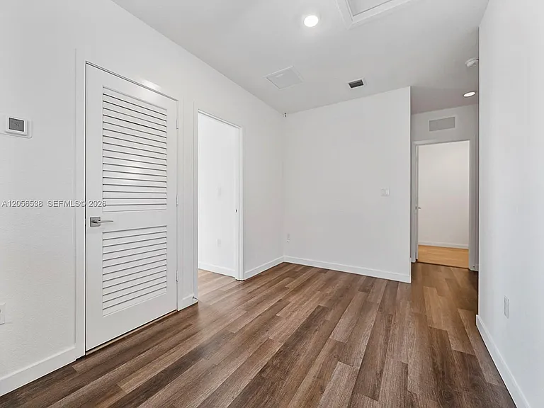 501 NE 6th Ct — Photo 28