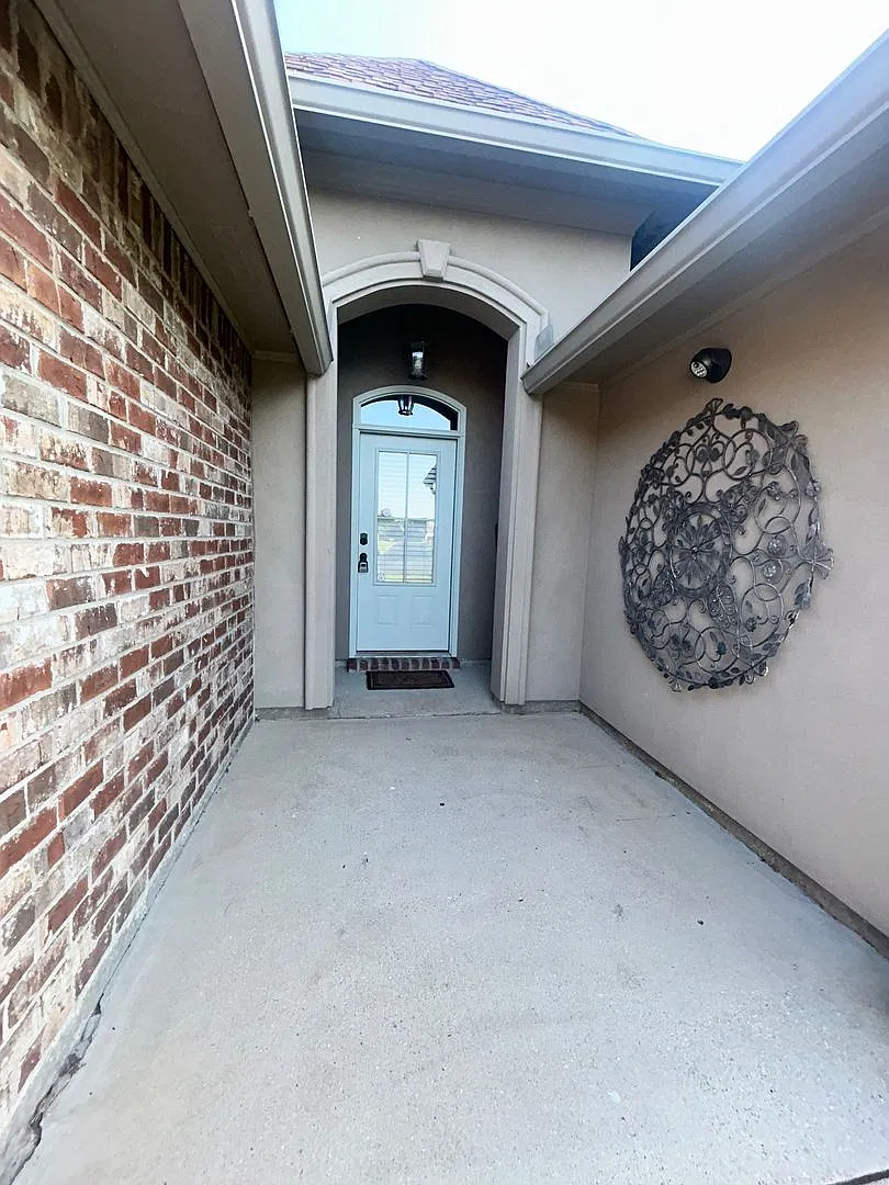 Charming 3 Bedroom 2.5 Bathroom In Prairieville, La — Photo 2
