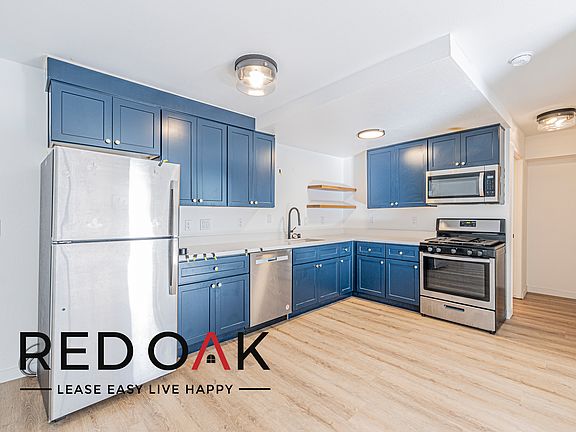 2nd image of 130 1/2 N Mariposa Ave #104