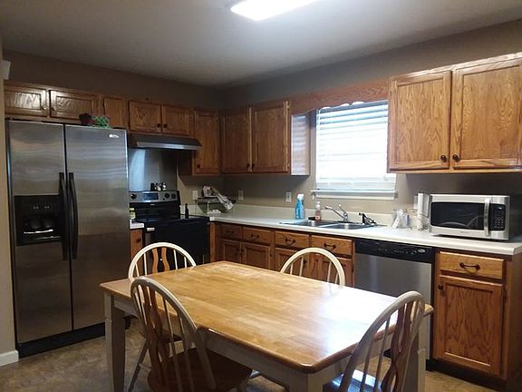 4th image of 688 Crab Apple Ln SE