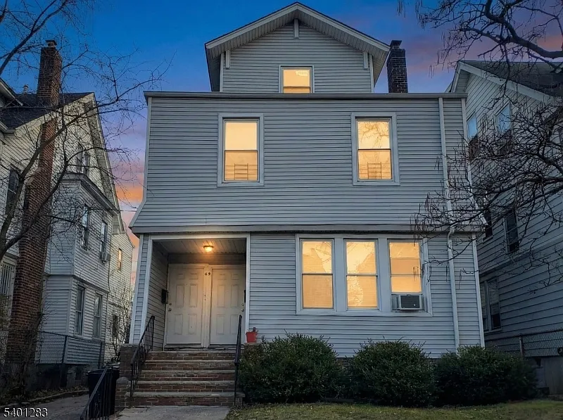 4 bed, 1.0 bath, $2,500 — Photo 1