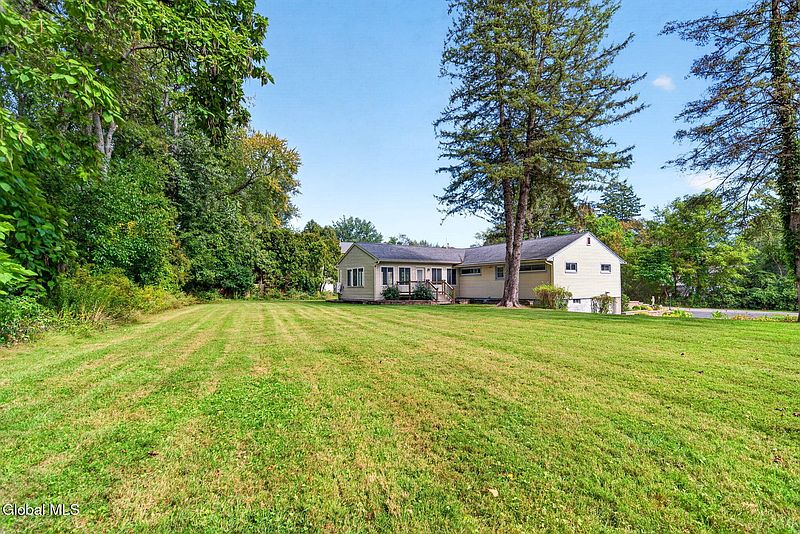 4th image of 843 Warner Road
