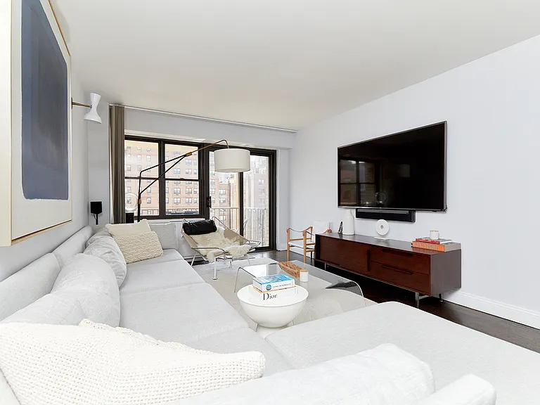 345 E 80th St #15J — Photo 2