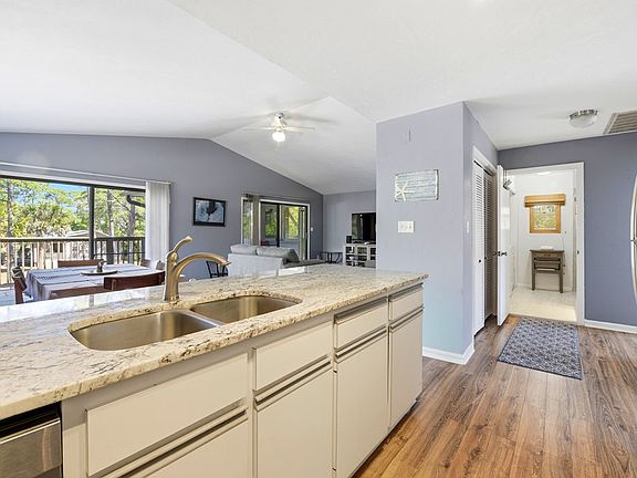 3rd image of 1048 W Bay Shore Dr