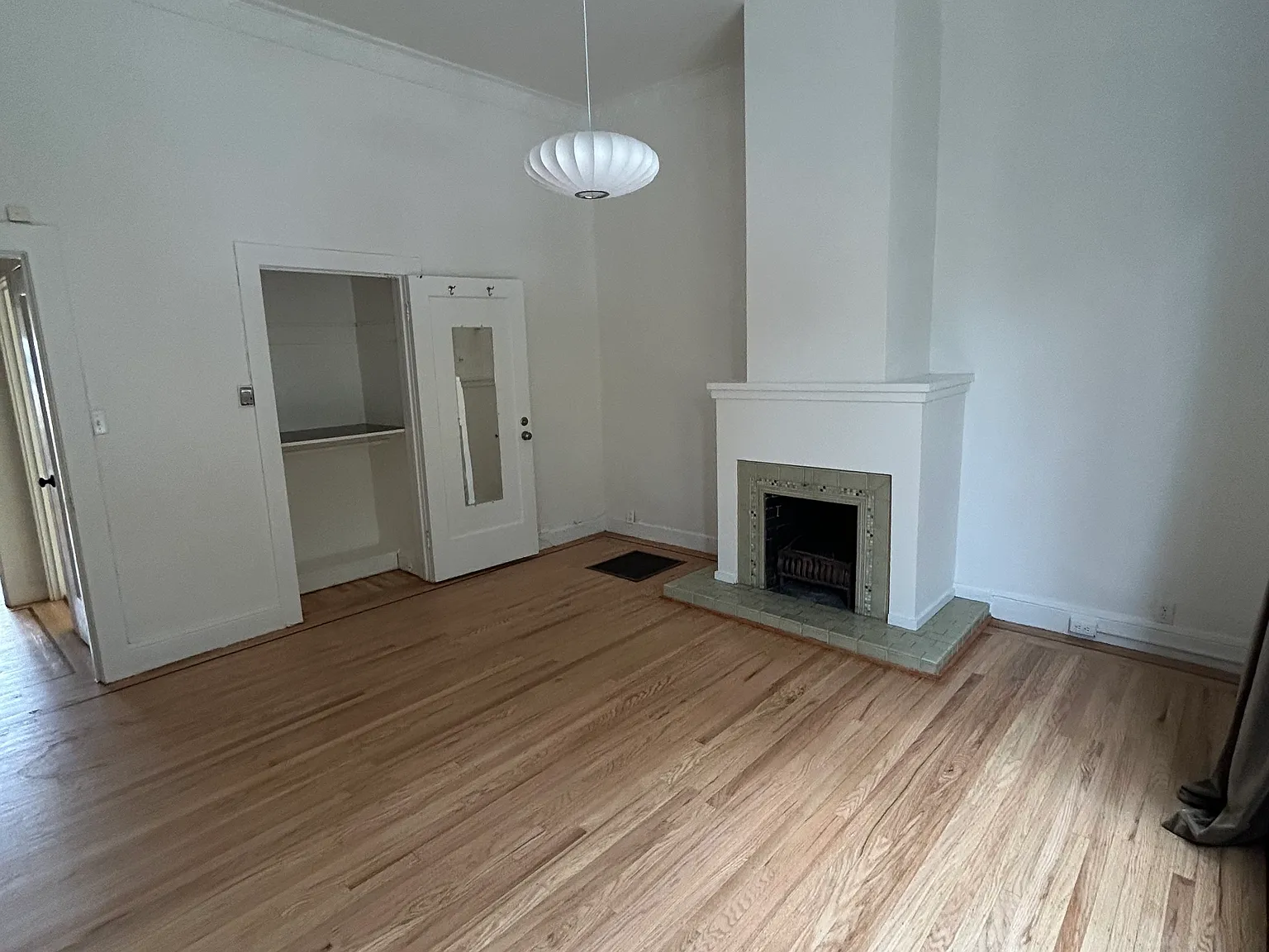 2 bed, 850 sqft, $8,000 — Photo 3
