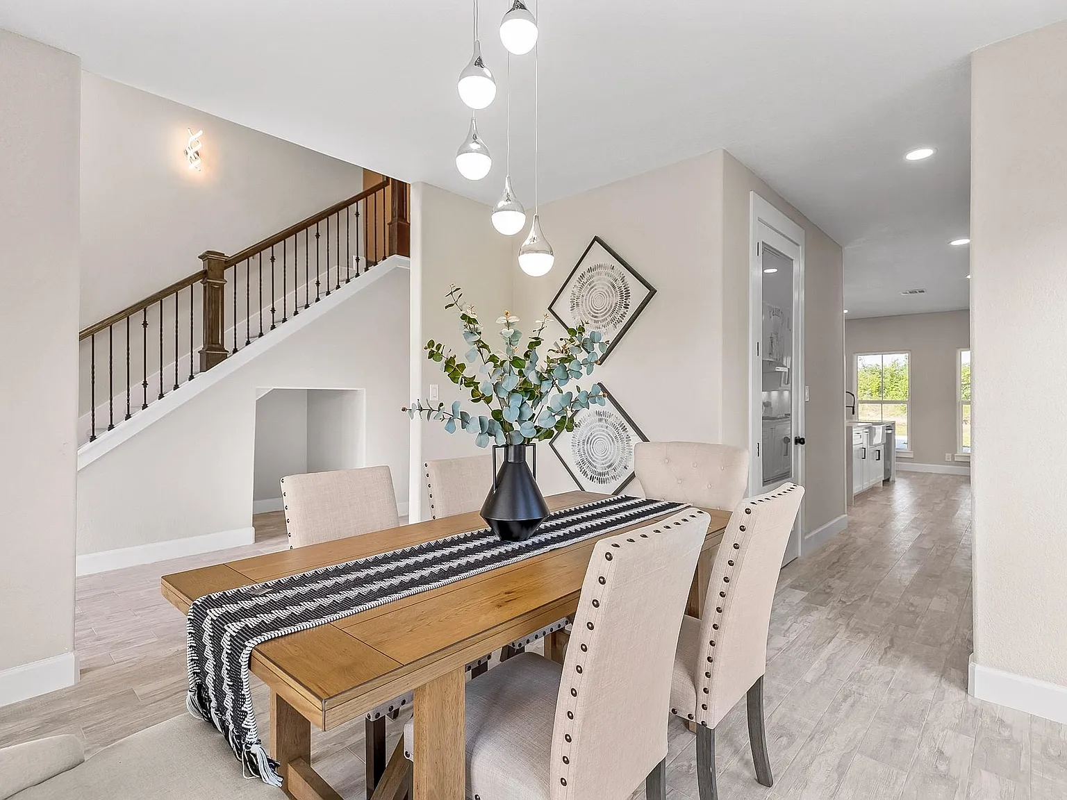 5 bed, 4.5 bath, 4024 sqft, $5,750 — Photo 3