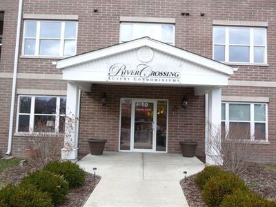 10 N Gilbert St APT 302, South Elgin, IL, 60177