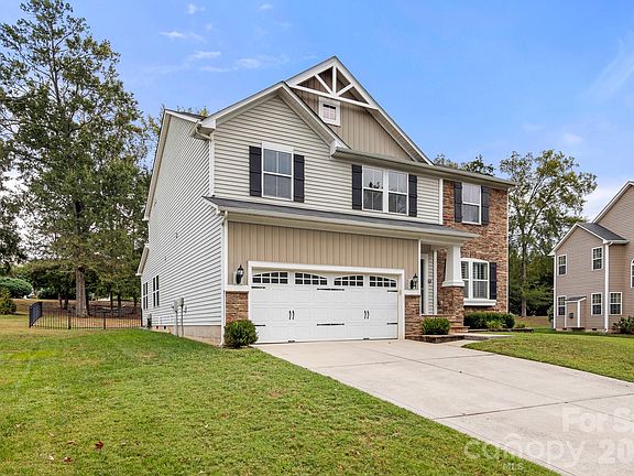 2nd image of 338 Lorraine Rd