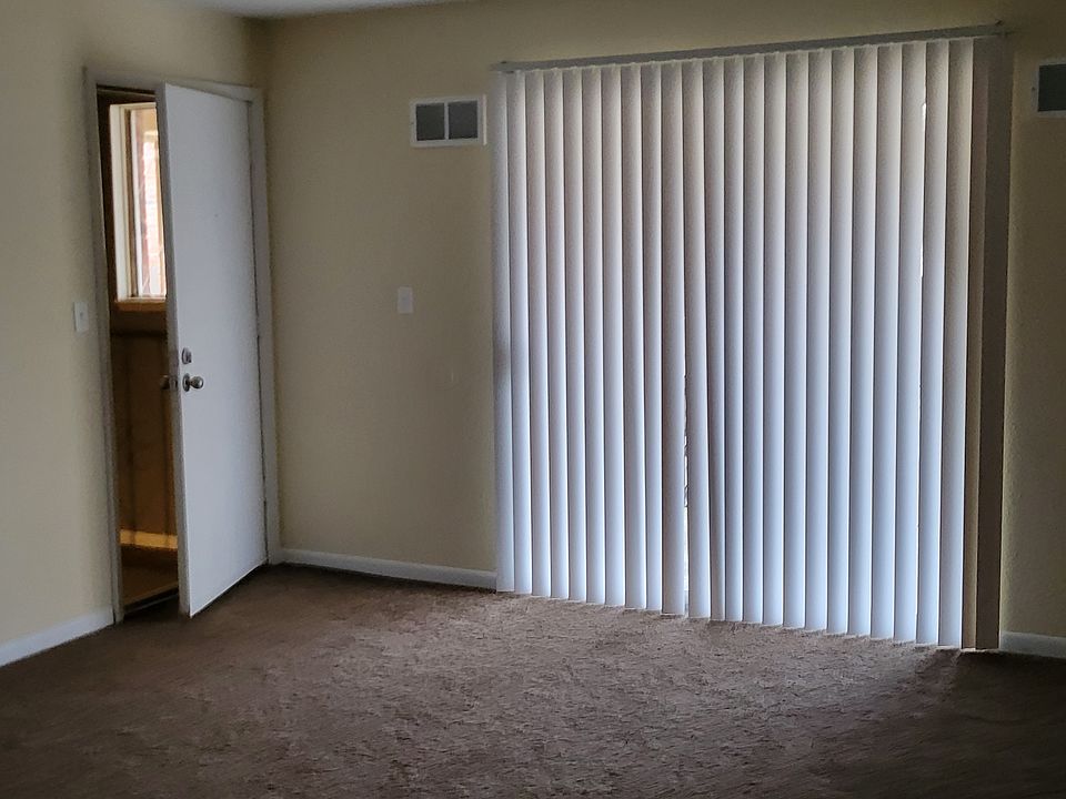 9804-02 LivingRoom Image2 2022-12-31_01042023