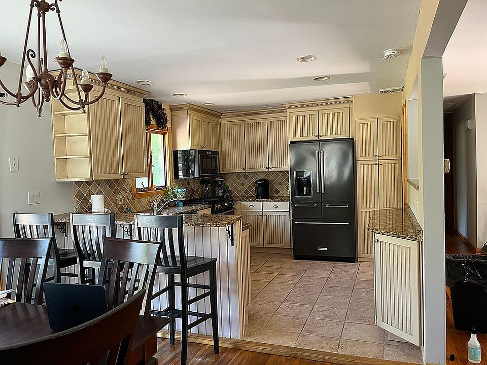 2nd image of 19 Ringler Dr