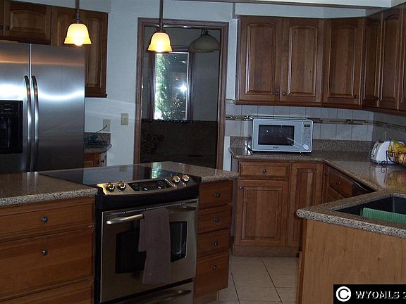 5th image of 511 Fremont Cir