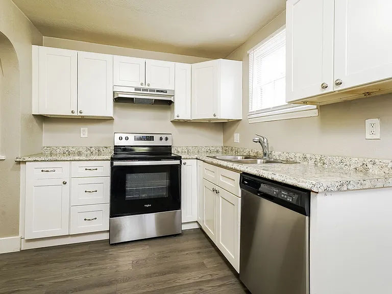 2943 Porter Ave — Photo 8