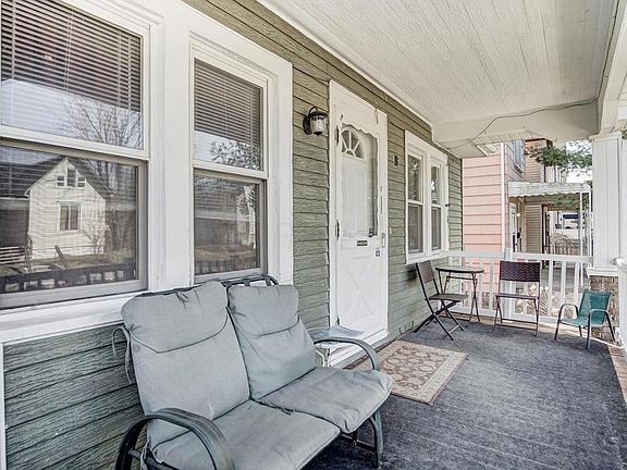 4th image of 382 S Ogden Ave