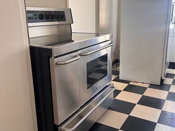 2nd image of 1000 Green St APT 1203