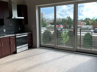 142 Social: Luxury 1 & 2 bedroom apartments with private outdoor space and covered, secured parking., Spartanburg, SC 29306