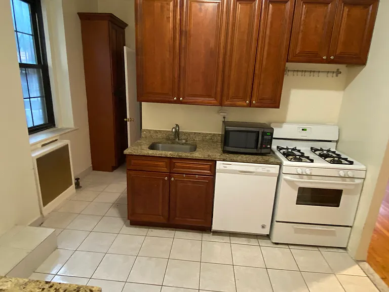 35 Orange St #1D — Photo 4