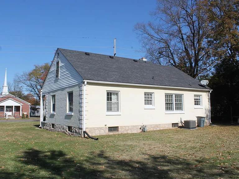 Fairview Ave — Photo 4