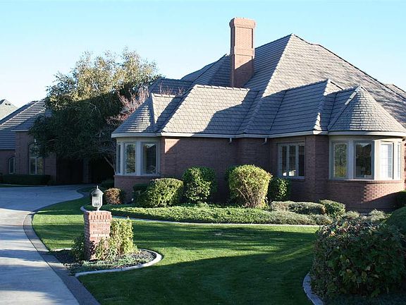 3rd image of 2611 Thoroughbred Way
