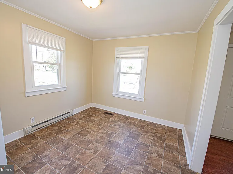 602 E Main St — Photo 25