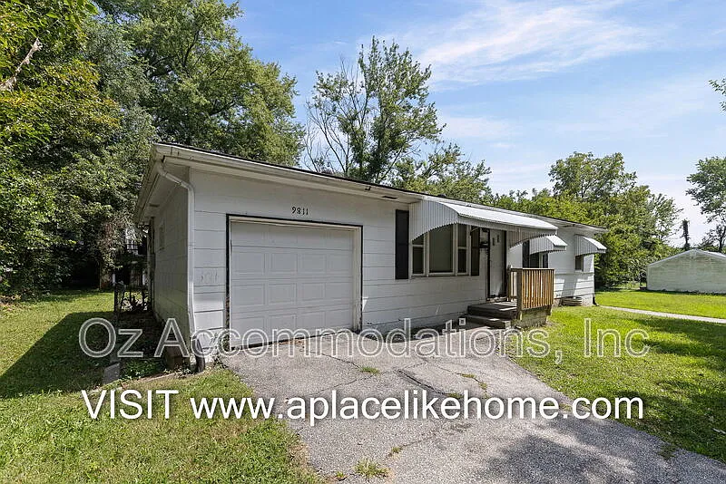 3 bed, 1.0 bath, 912 sqft, $999 — Photo 2