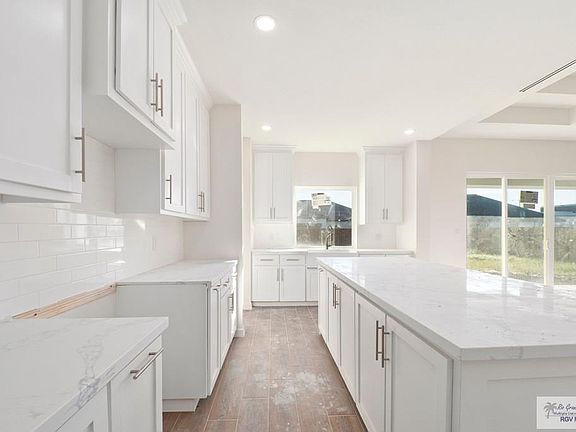 5th image of 9032 New Orleans Ct #103