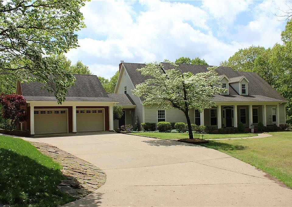 1st image of 3 Longwood Ln