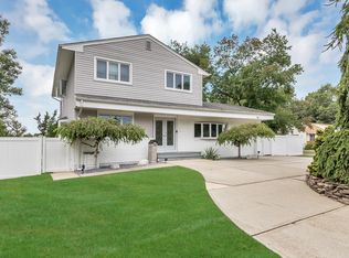432 Higbie Ln, West Islip, NY 11795