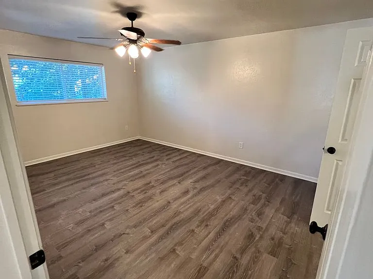 304 Campbell St — Photo 13