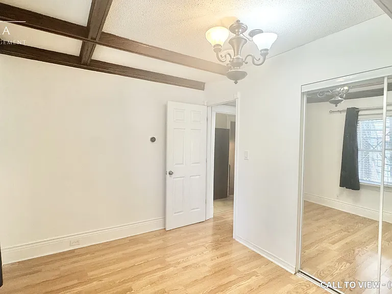 8 Balsam Ave N #1 — Photo 4