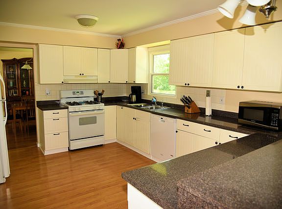 5th image of 306 Alexandria Dr