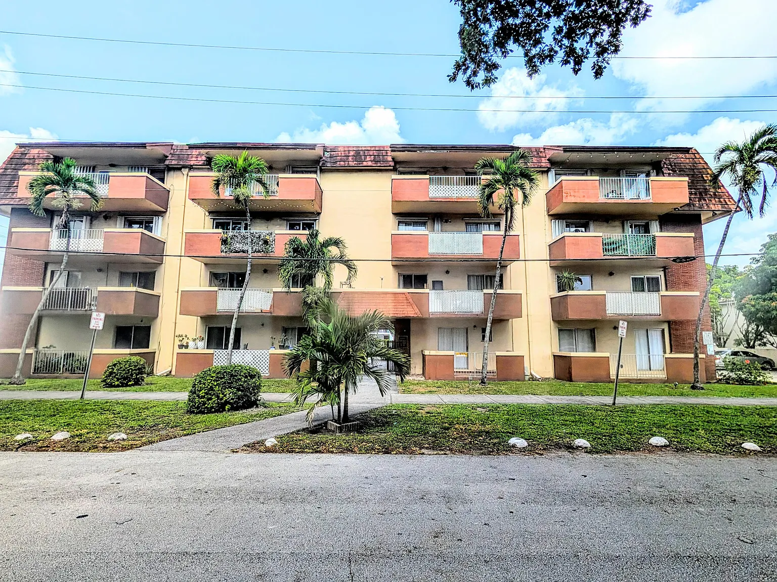 1 bed, 1.0 bath, 604 sqft, $1,595 — Photo 1