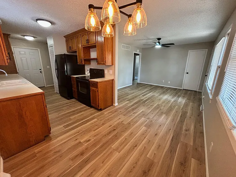 3308 S Saint Paul Ave — Photo 4